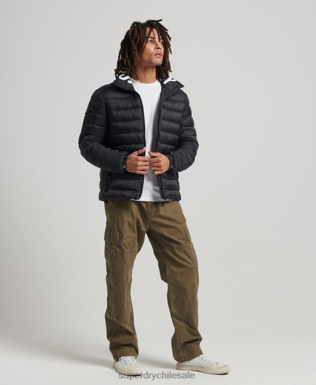 hombres Superdry negro chaqueta acolchada con logo clásico 2R68Z4633