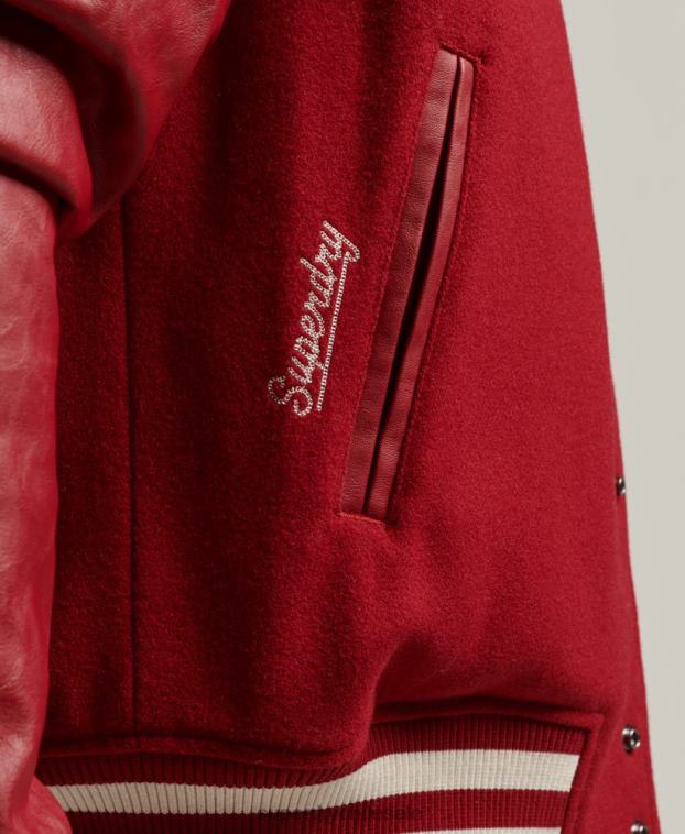 hombres Superdry rojo chamarra con parche del equipo universitario vintage 2R68Z4582