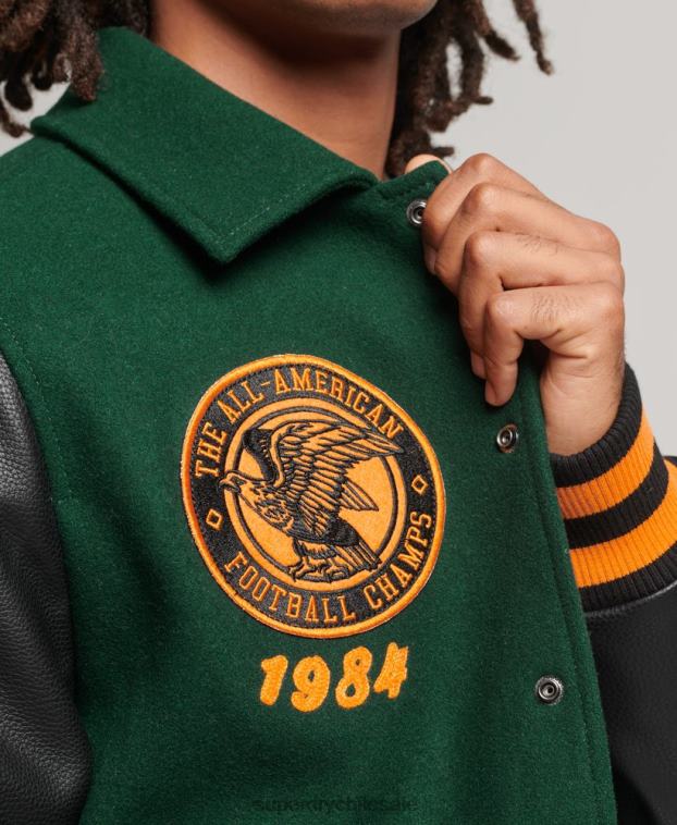 hombres Superdry verde chamarra bomber con parche del equipo universitario 2R68Z933