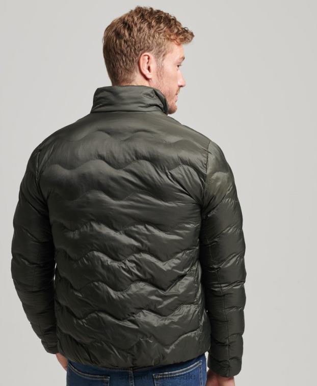 hombres Superdry verde chamarra corta acolchada ligera 2R68Z4499