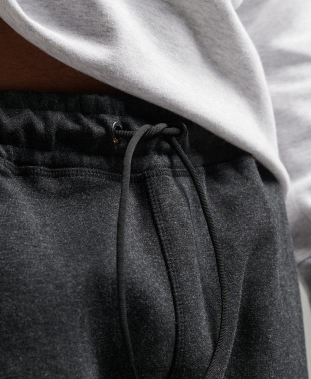 hombres Superdry gris oscuro joggers tapered 2R68Z6384