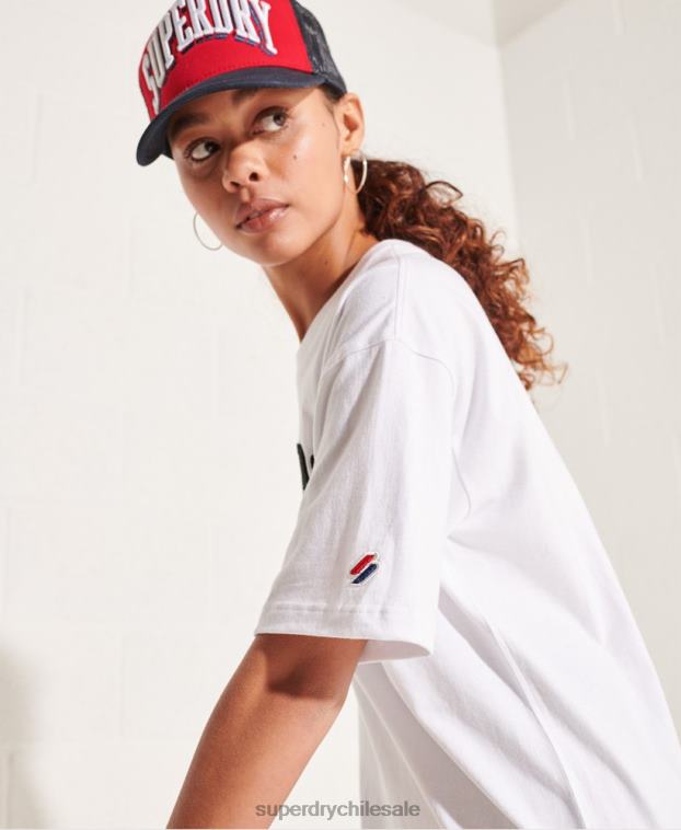 mujer Superdry blanco playera mono con arco varsity 2R68Z6300