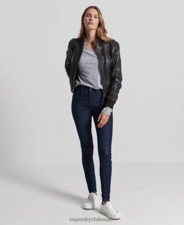 mujer Superdry blanco top de manga larga con cuello de pico y bolsillo de algodón orgánico 2R68Z6583