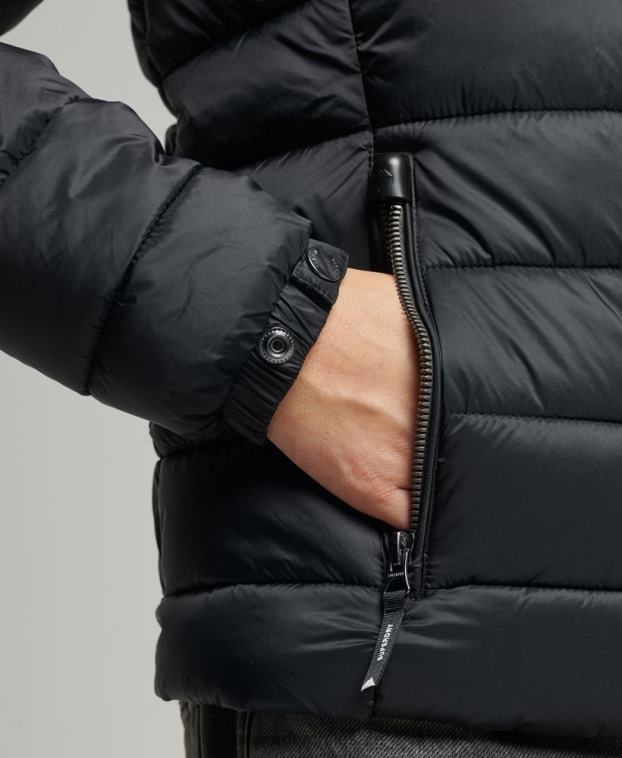 mujer Superdry negro chaqueta acolchada clásica de fuji 2R68Z3794