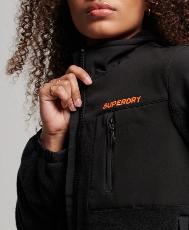 mujer Superdry negro chaqueta de trekking híbrida de código 2R68Z3615