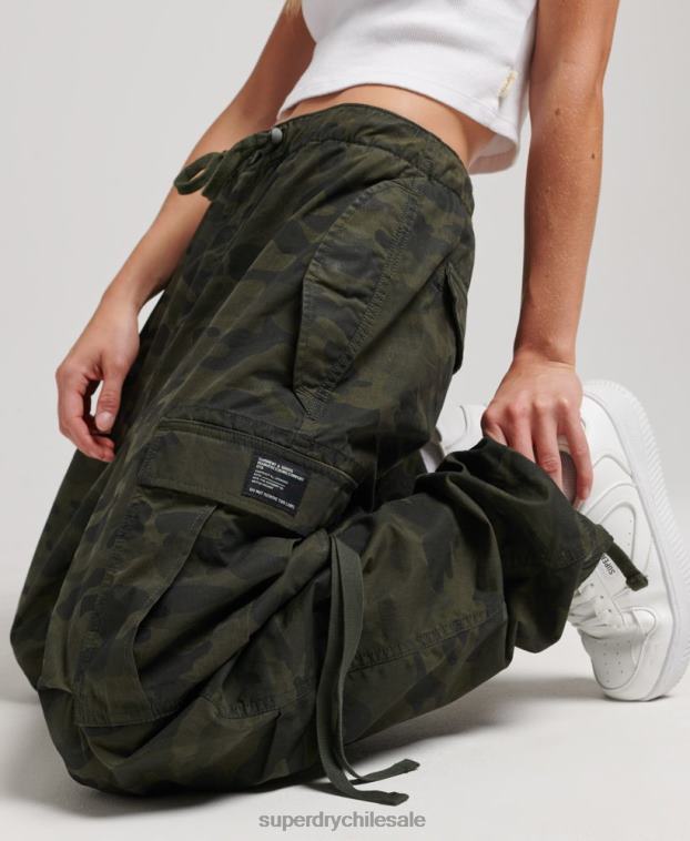 mujer Superdry verde pantalones de algodón orgánico con agarre de paracaídas 2R68Z2602